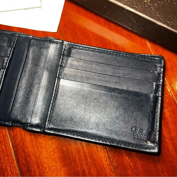 GUCCI Men’s MicroGuccissima GG Logo Leather Wide Bifold Navy Blue Wallet - Picture 8 of 16